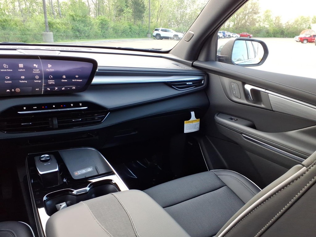 Buick Enclave Vehicle Full-screen Gallery Image 5