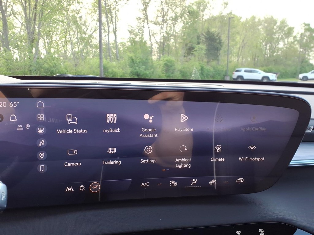 Buick Enclave Vehicle Full-screen Gallery Image 8