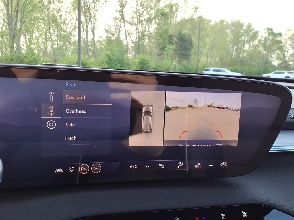 Buick Enclave Vehicle Full-screen Gallery Image 9