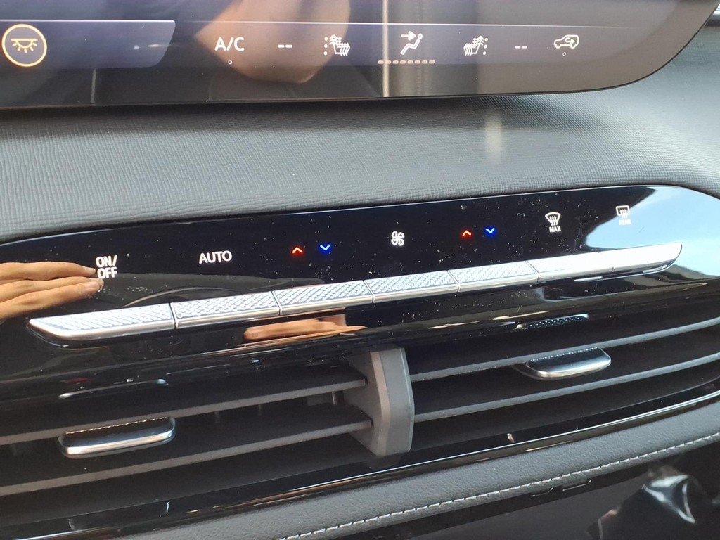 Buick Enclave Vehicle Full-screen Gallery Image 10