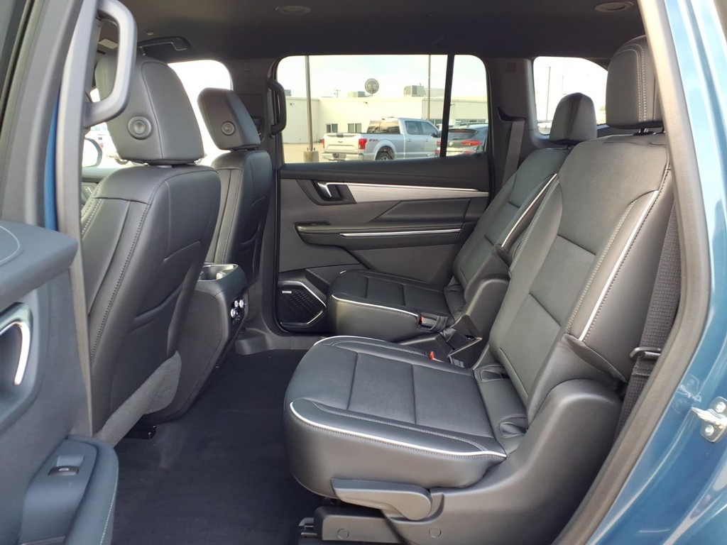 Buick Enclave Vehicle Full-screen Gallery Image 16