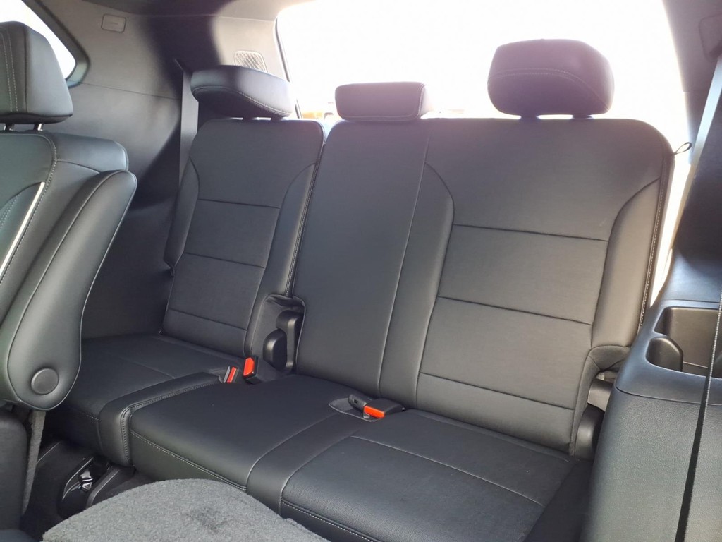 Buick Enclave Vehicle Full-screen Gallery Image 17