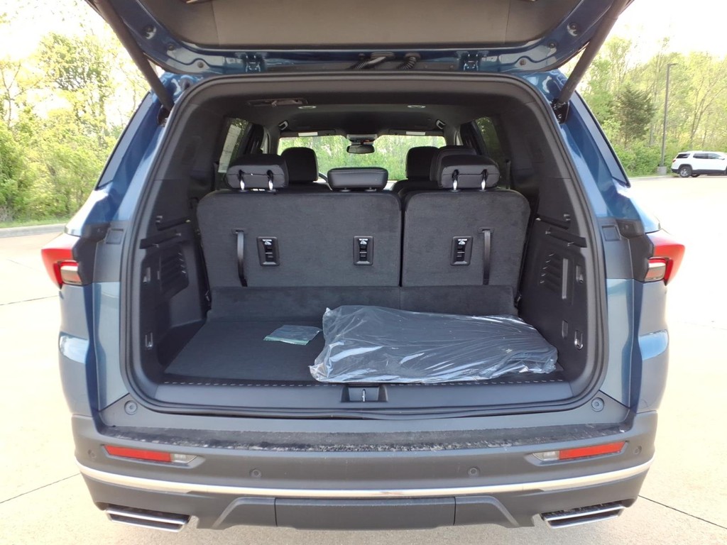 Buick Enclave Vehicle Full-screen Gallery Image 18