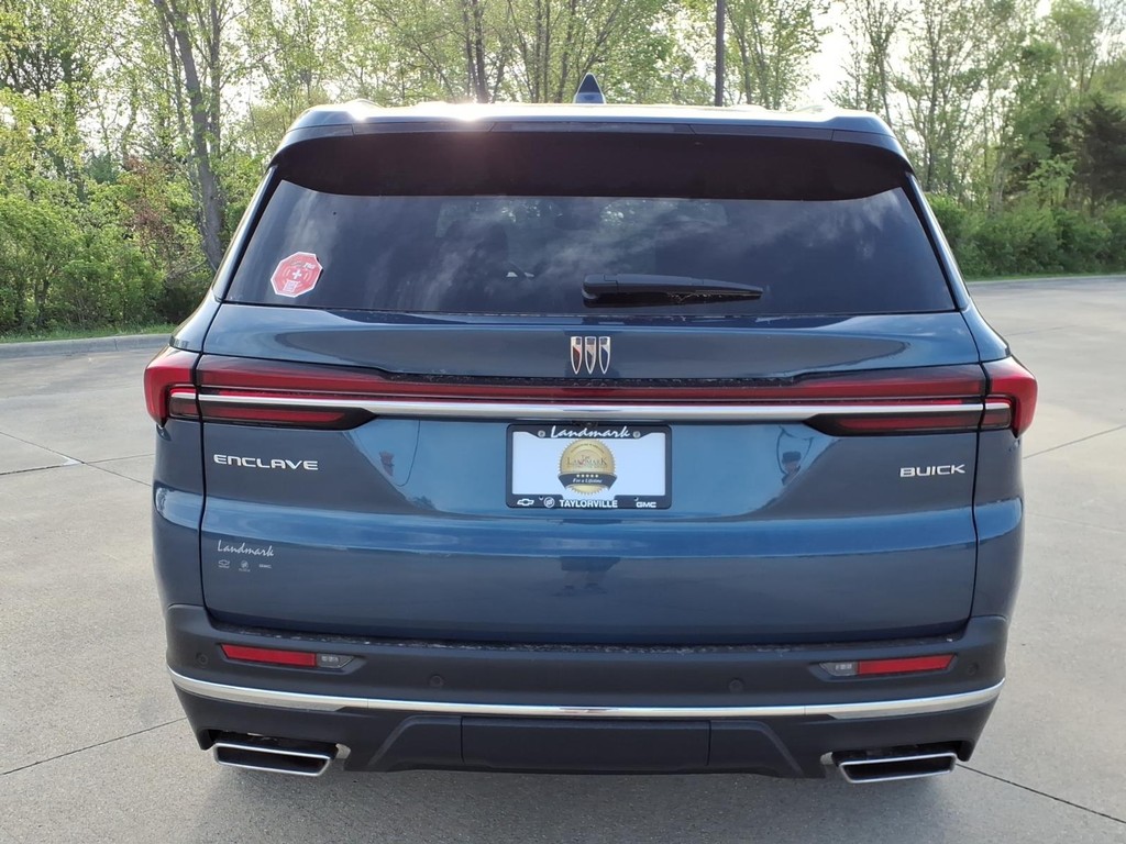Buick Enclave Vehicle Full-screen Gallery Image 19