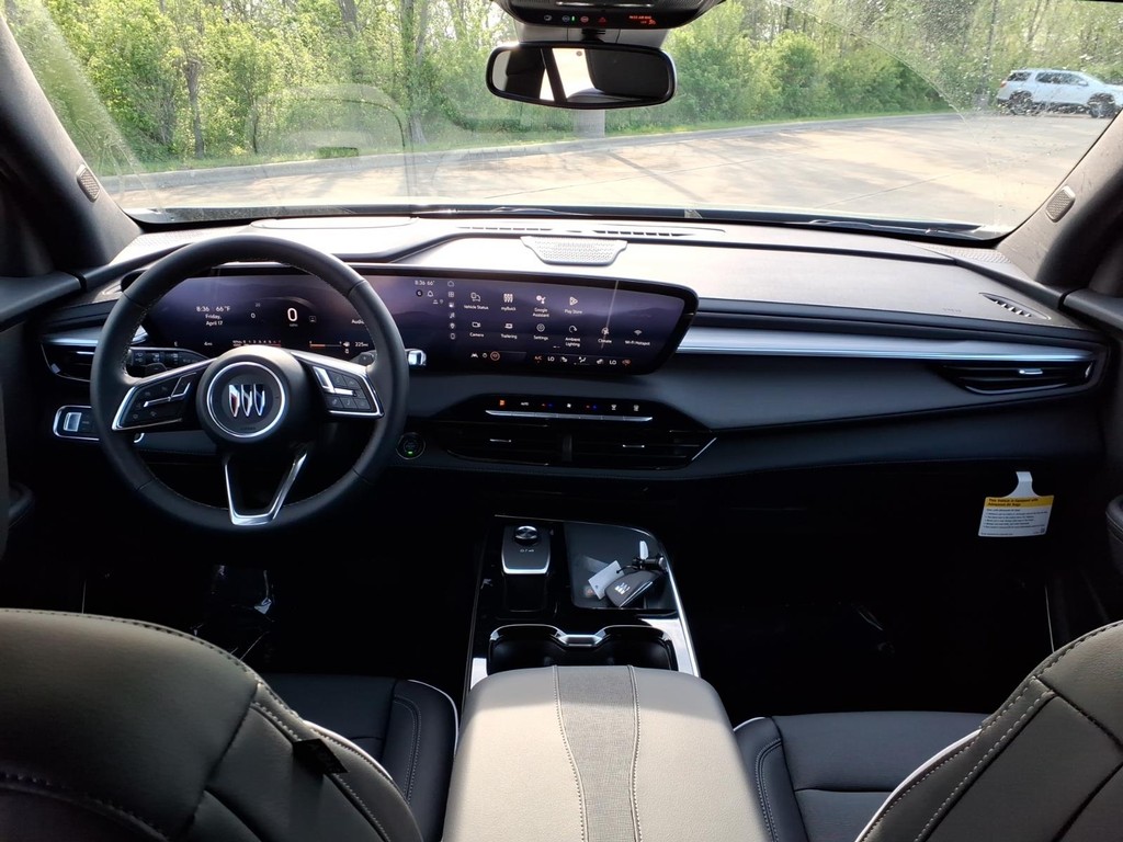 Buick Enclave Vehicle Full-screen Gallery Image 4