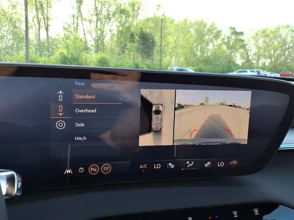 Buick Enclave Vehicle Full-screen Gallery Image 9