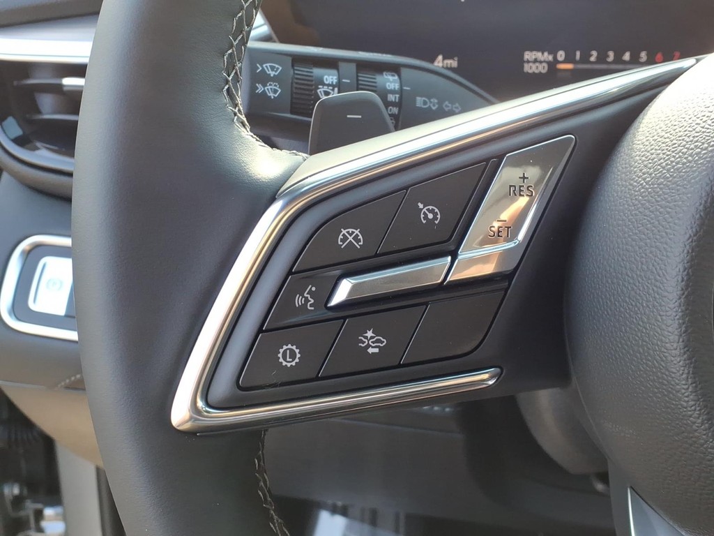 Buick Enclave Vehicle Full-screen Gallery Image 11