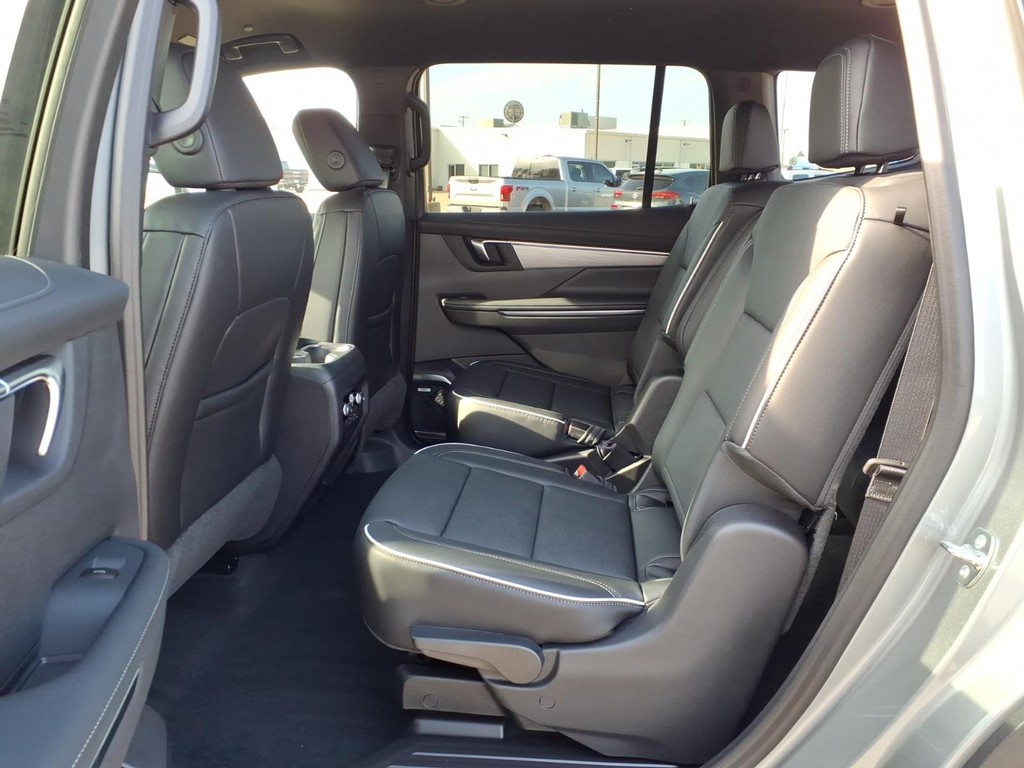 Buick Enclave Vehicle Full-screen Gallery Image 16