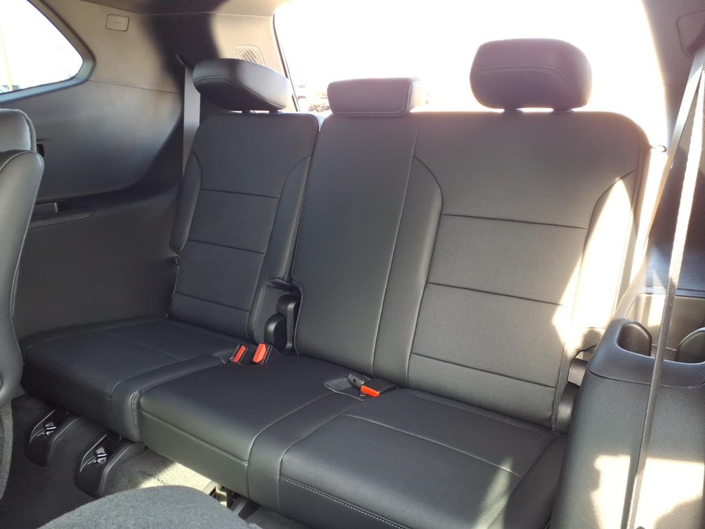 Buick Enclave Vehicle Full-screen Gallery Image 17