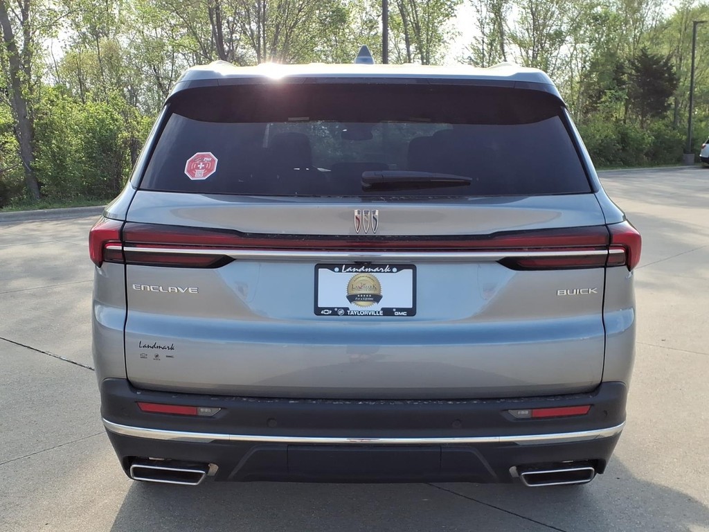 Buick Enclave Vehicle Full-screen Gallery Image 19