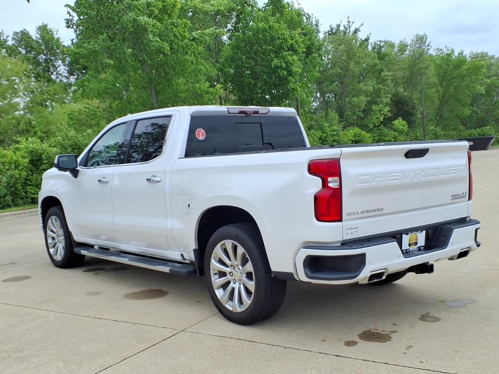 Chevrolet Silverado 1500 Vehicle Full-screen Gallery Image 3