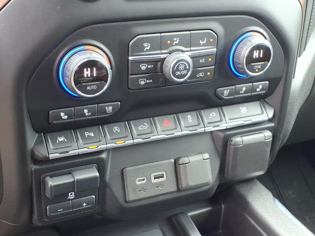 Chevrolet Silverado 1500 Vehicle Full-screen Gallery Image 10