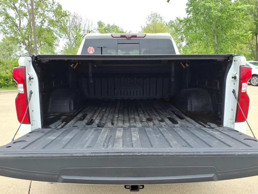 Chevrolet Silverado 1500 Vehicle Full-screen Gallery Image 19