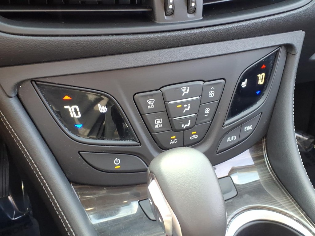 Buick Envision Vehicle Full-screen Gallery Image 10