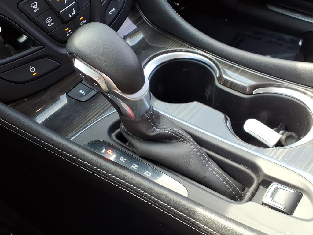 Buick Envision Vehicle Full-screen Gallery Image 11