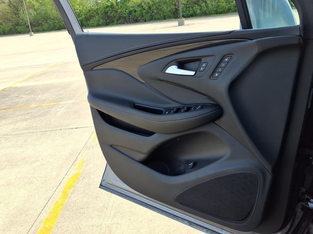 Buick Envision Vehicle Full-screen Gallery Image 15