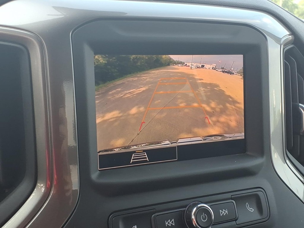 GMC Sierra 1500 Vehicle Full-screen Gallery Image 9