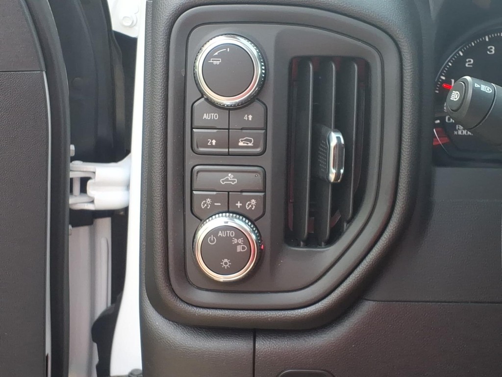 GMC Sierra 1500 Vehicle Full-screen Gallery Image 13
