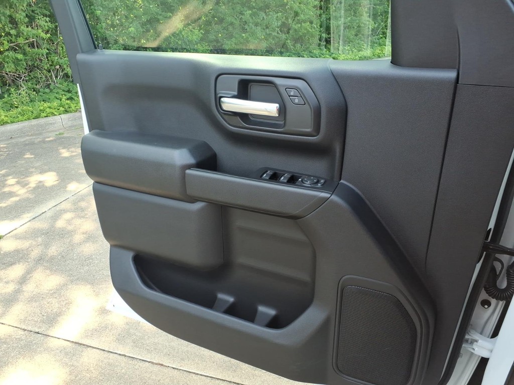 GMC Sierra 1500 Vehicle Full-screen Gallery Image 14