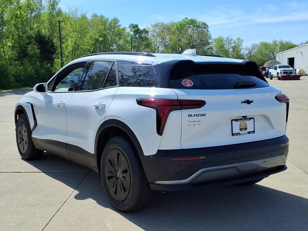 Chevrolet Blazer EV Vehicle Full-screen Gallery Image 3