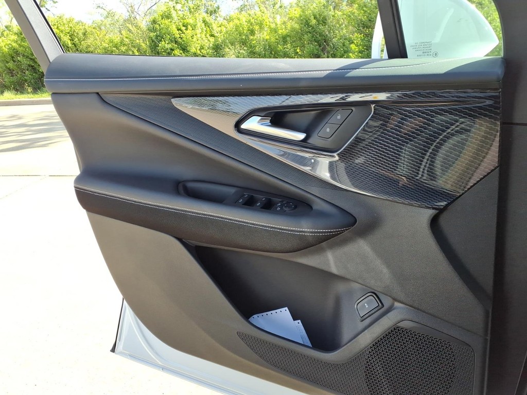 Chevrolet Blazer EV Vehicle Full-screen Gallery Image 14