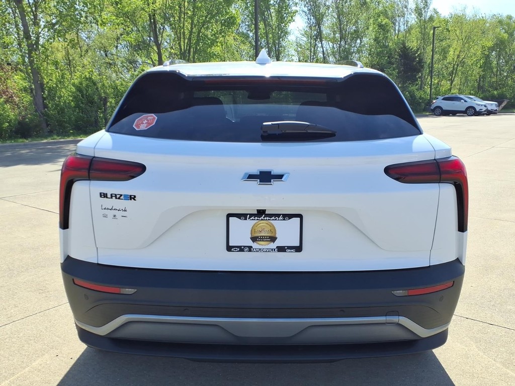 Chevrolet Blazer EV Vehicle Full-screen Gallery Image 18
