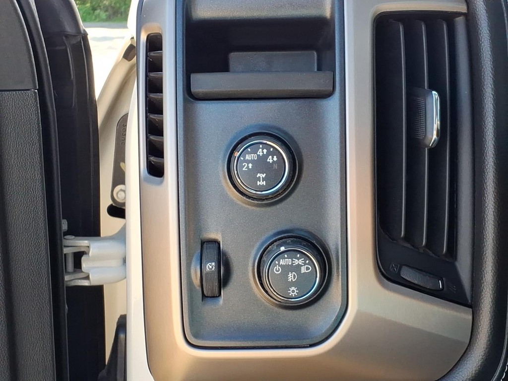 GMC Sierra 1500 Vehicle Full-screen Gallery Image 14