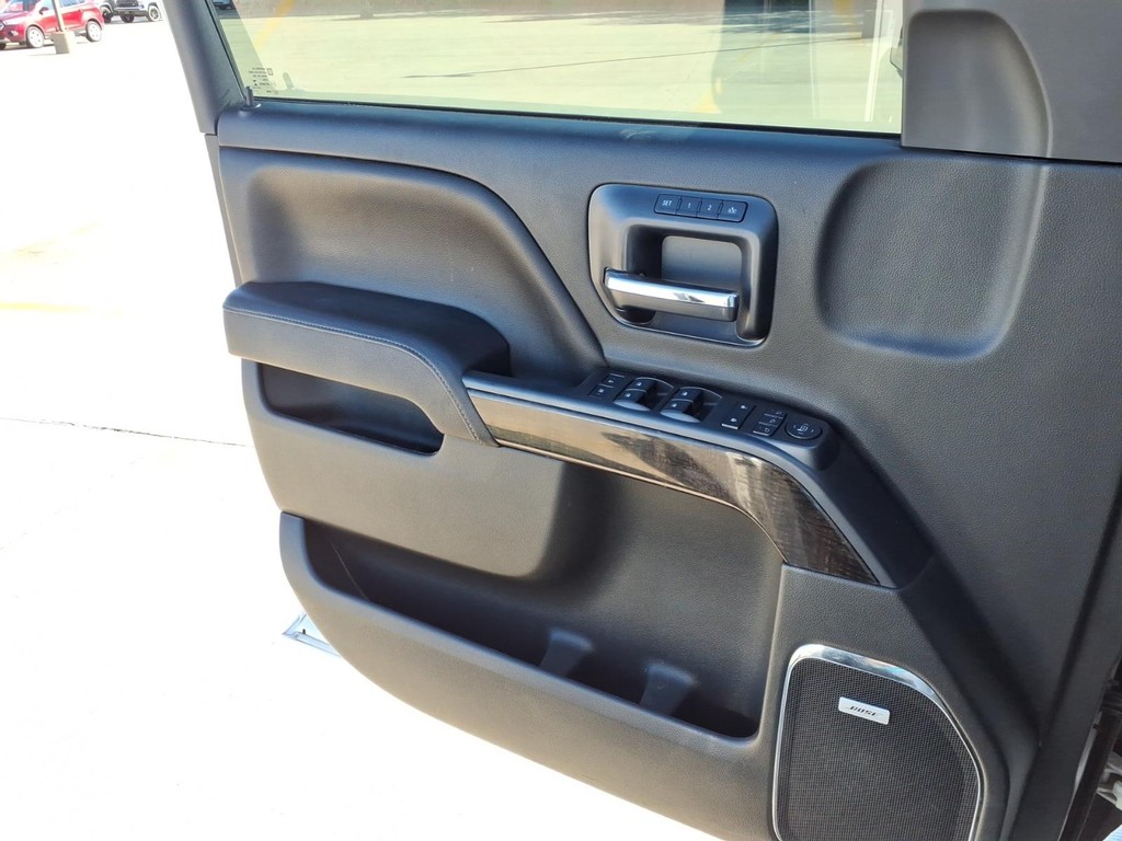 GMC Sierra 1500 Vehicle Full-screen Gallery Image 15