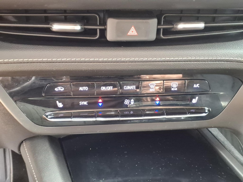 Buick Envision Vehicle Full-screen Gallery Image 10