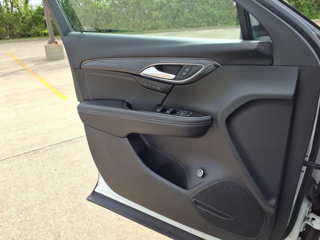 Buick Envision Vehicle Full-screen Gallery Image 15