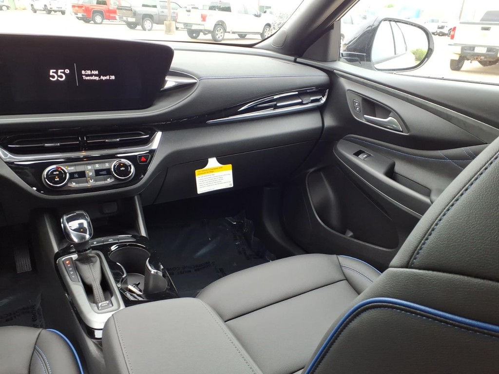 Buick Envista Vehicle Full-screen Gallery Image 5