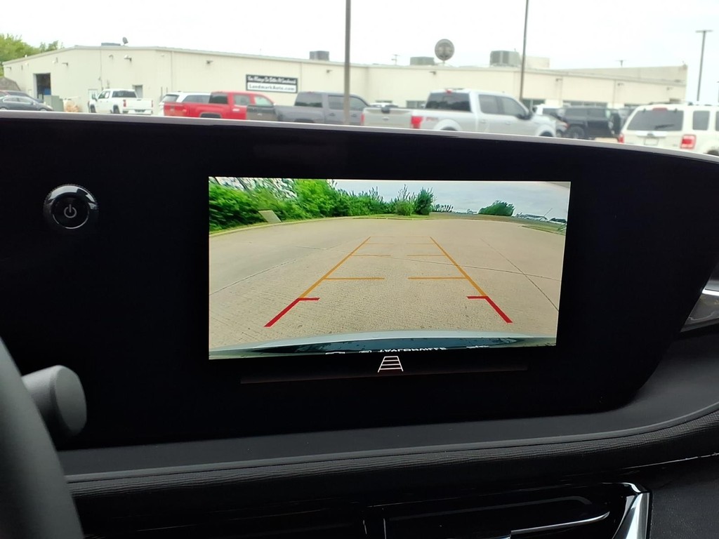 Buick Envista Vehicle Full-screen Gallery Image 9