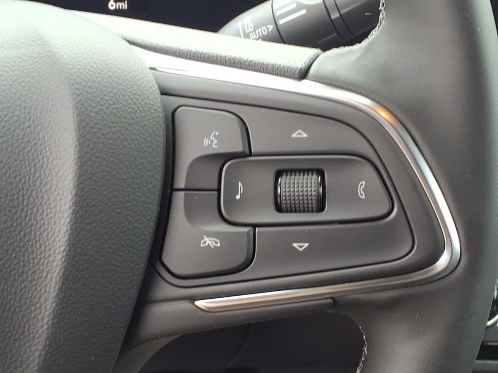 Buick Envista Vehicle Full-screen Gallery Image 13