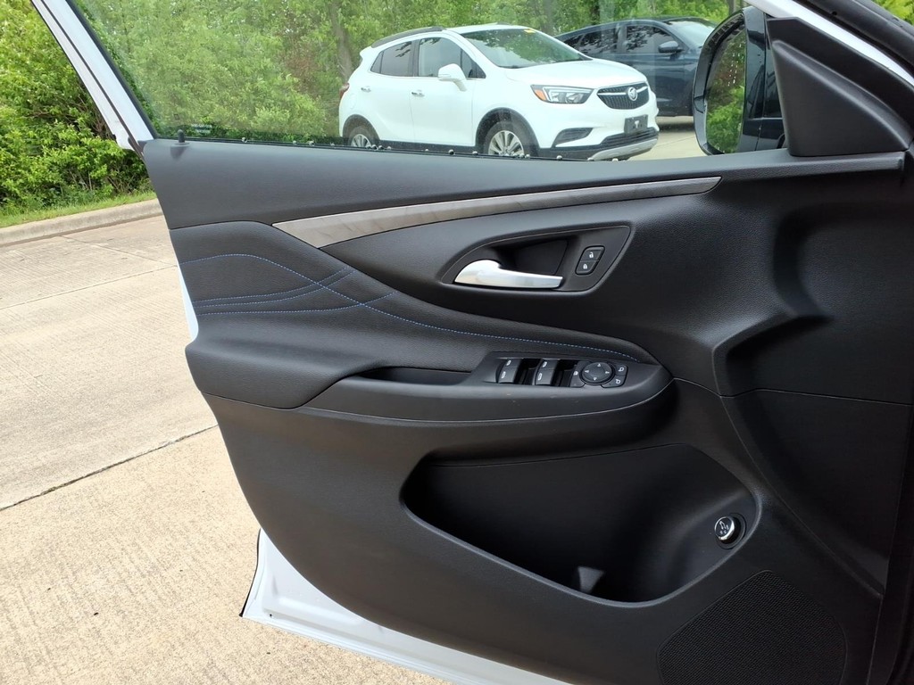 Buick Envista Vehicle Full-screen Gallery Image 15
