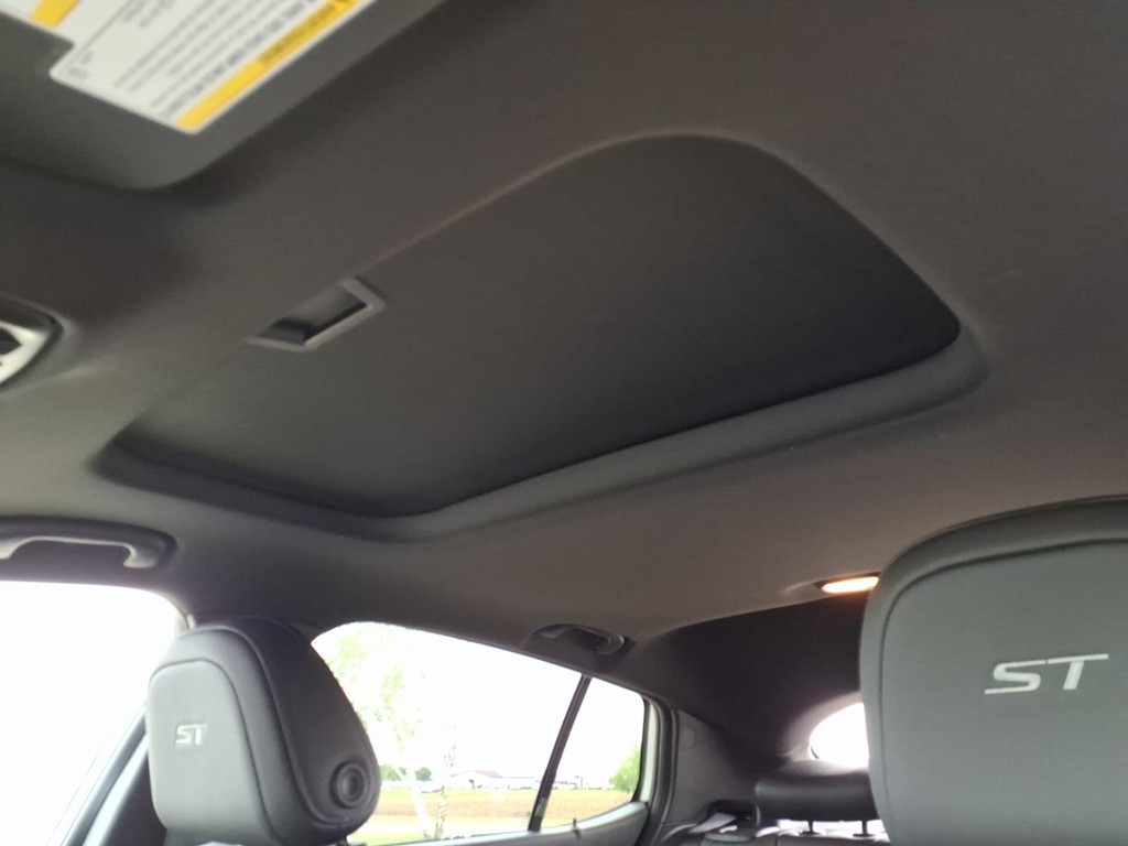 Buick Envista Vehicle Full-screen Gallery Image 17