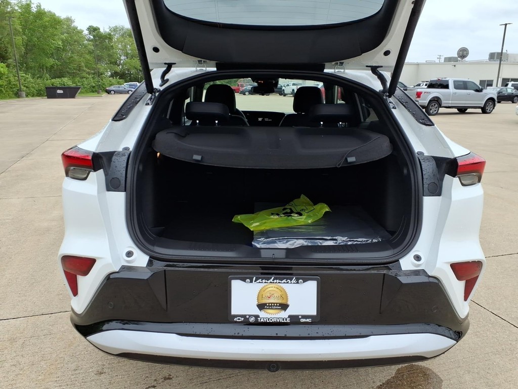 Buick Envista Vehicle Full-screen Gallery Image 19
