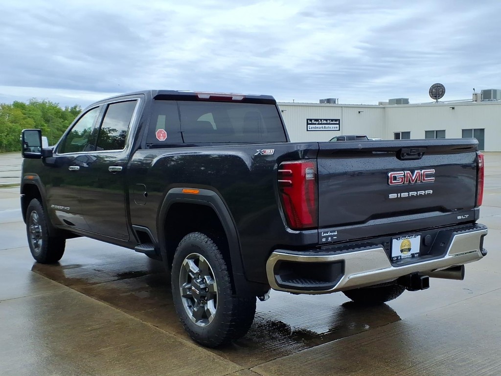 GMC Sierra 2500HD Vehicle Full-screen Gallery Image 3