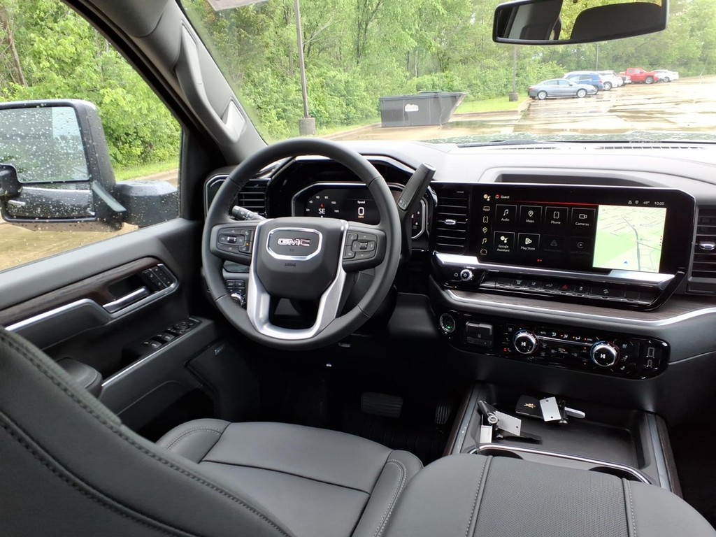 GMC Sierra 2500HD Vehicle Full-screen Gallery Image 6