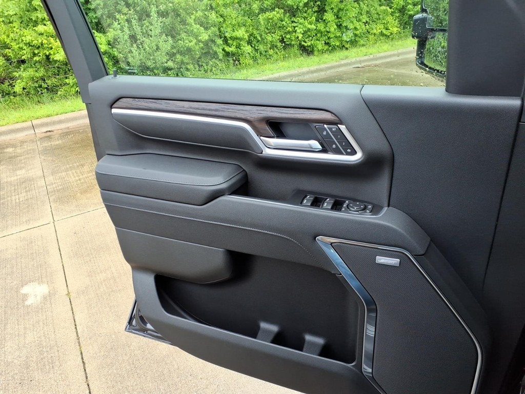 GMC Sierra 2500HD Vehicle Full-screen Gallery Image 15