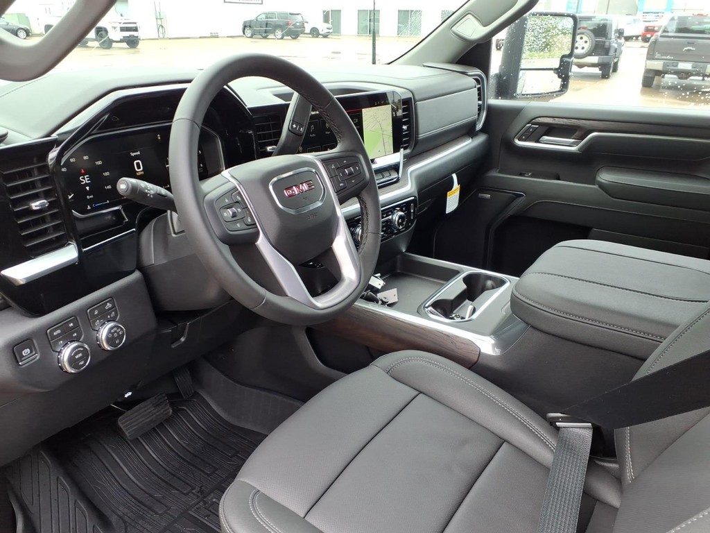 GMC Sierra 2500HD Vehicle Full-screen Gallery Image 16