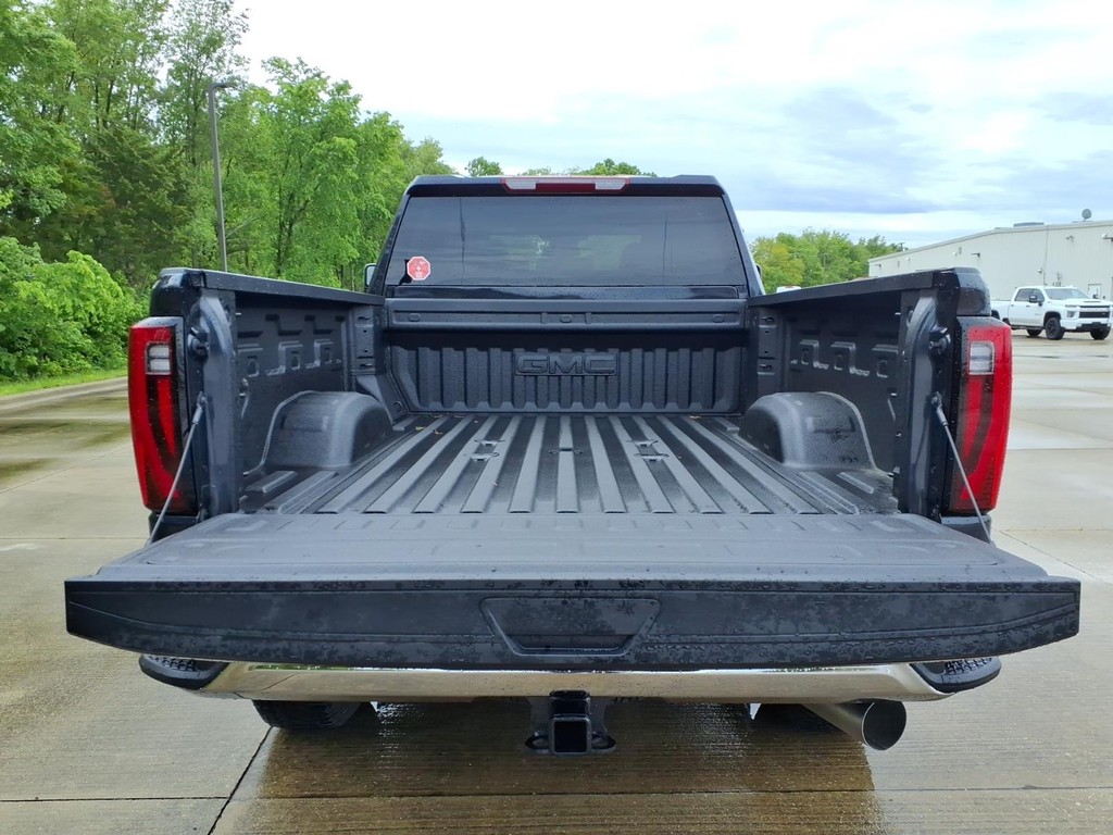 GMC Sierra 2500HD Vehicle Full-screen Gallery Image 18
