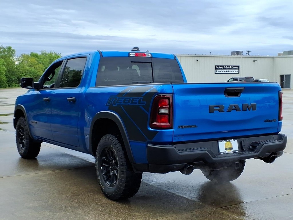 Ram 1500 Vehicle Full-screen Gallery Image 3