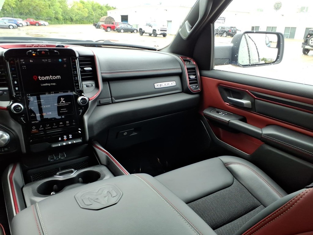 Ram 1500 Vehicle Full-screen Gallery Image 5