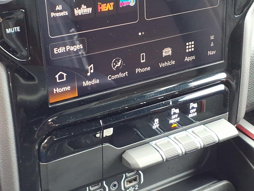 Ram 1500 Vehicle Full-screen Gallery Image 10