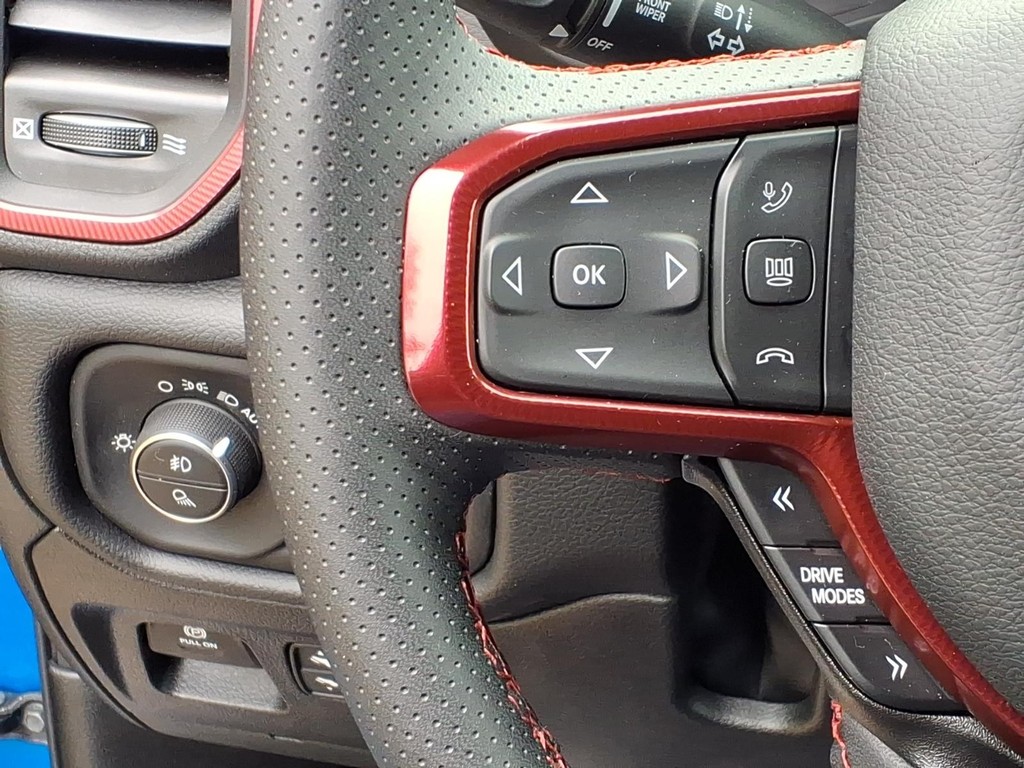 Ram 1500 Vehicle Full-screen Gallery Image 12