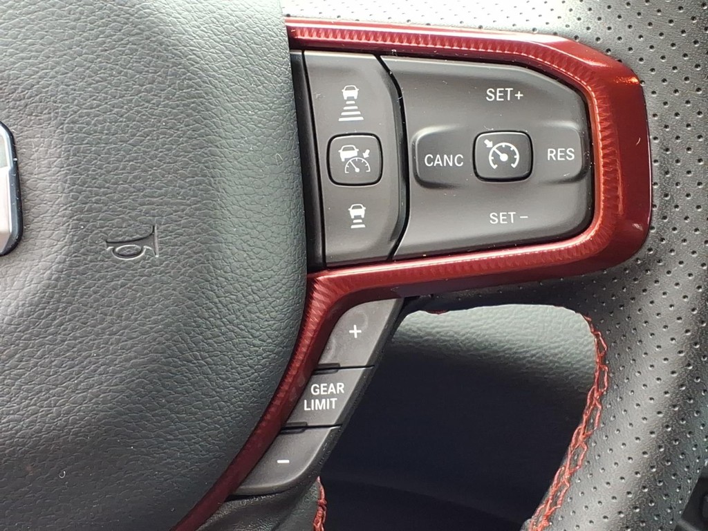 Ram 1500 Vehicle Full-screen Gallery Image 13