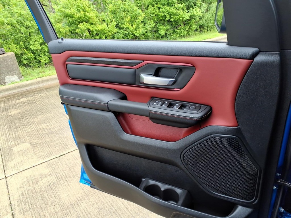Ram 1500 Vehicle Full-screen Gallery Image 15