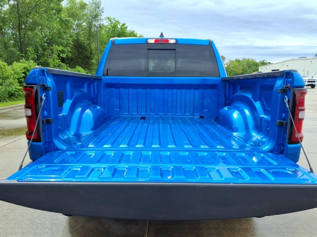Ram 1500 Vehicle Full-screen Gallery Image 18