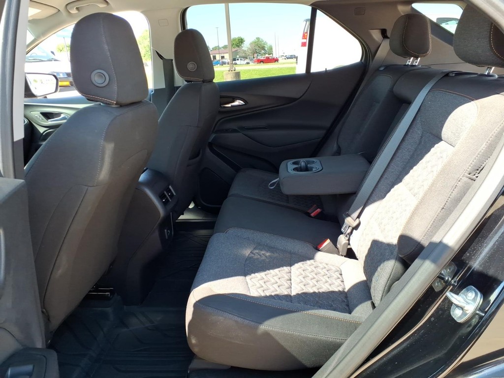 Chevrolet Equinox Vehicle Full-screen Gallery Image 17