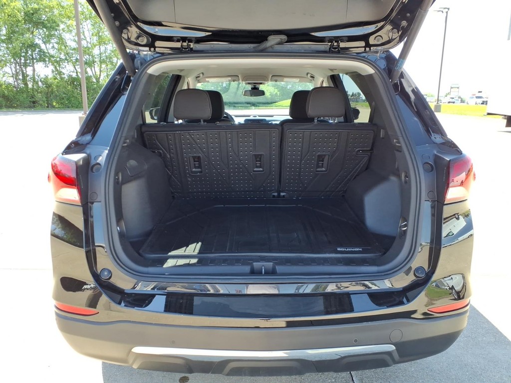 Chevrolet Equinox Vehicle Full-screen Gallery Image 18